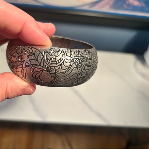 Disney Alice In Wonderland Cheshire Bangle - Picture 11 of 11